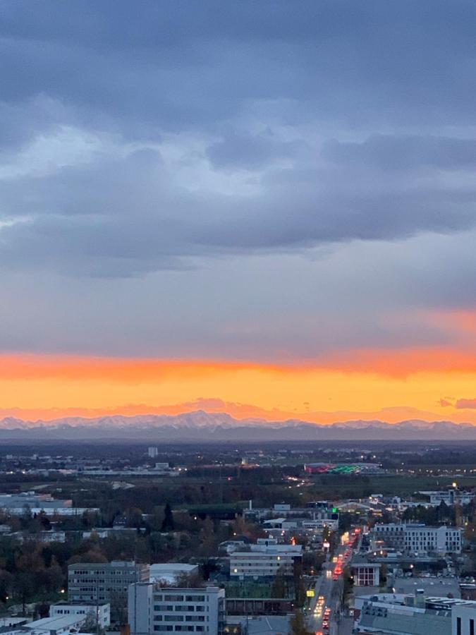 Great City View I 26 Floor I Netflix And Boxspringbed Augsburg Bagian luar foto