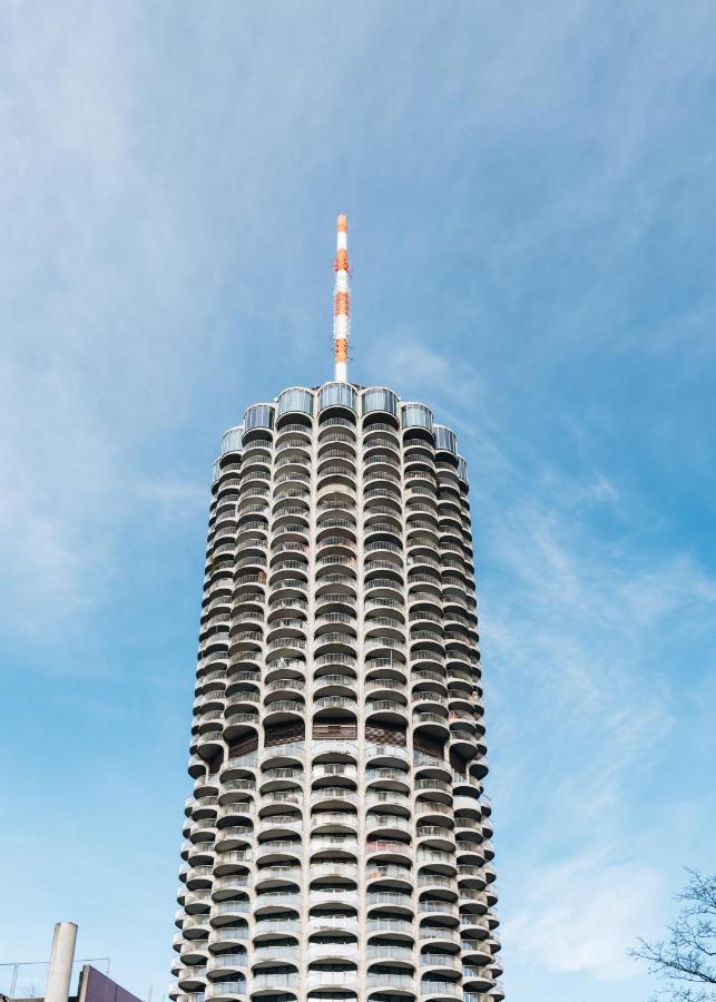 Great City View I 26 Floor I Netflix And Boxspringbed Augsburg Bagian luar foto